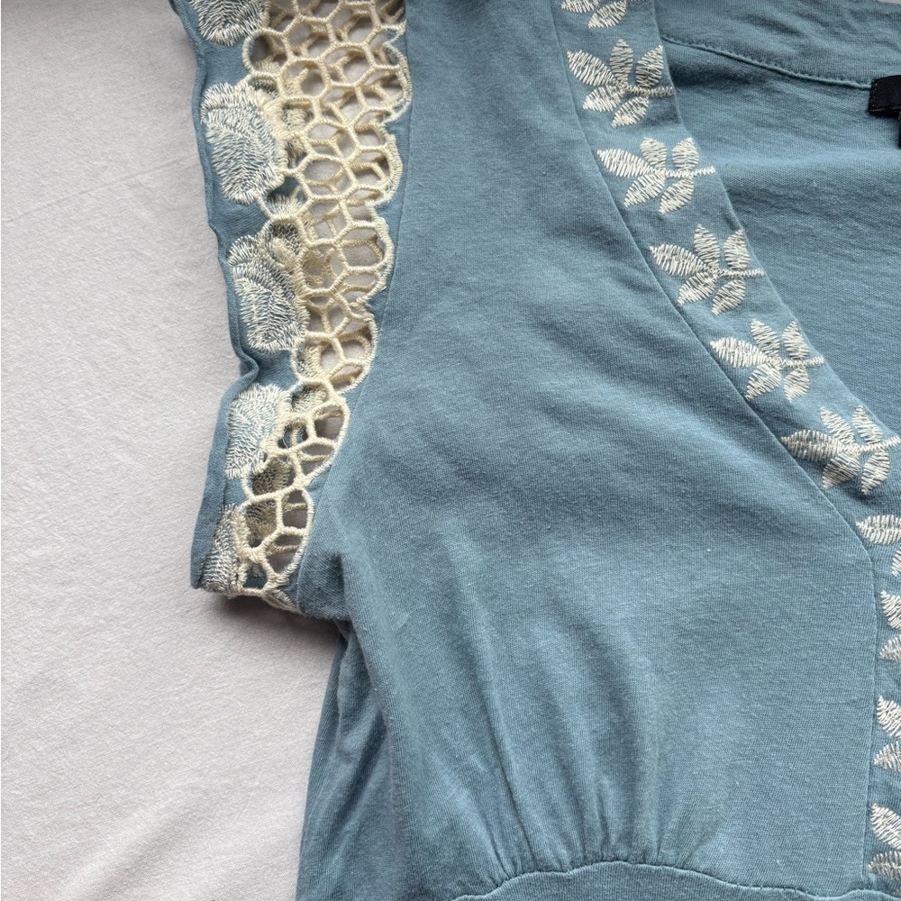 BCBGMaxAzria Light Blue V-Neck Embroidered Tunic with Cream Lace - Picture 3 of 8